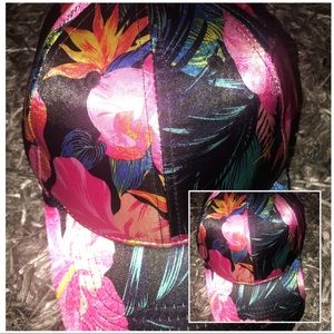 NWT Women’s Hibiscus Tropical Baseball Satin Hat
